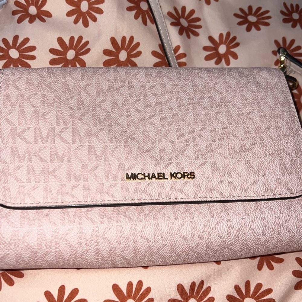 Baby pink MK cute purse!